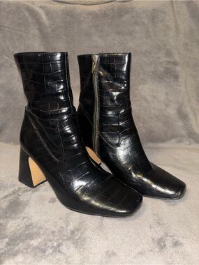 Abercrombie & Fitch Black Croc-Embossed Block Heel Ankle Boots